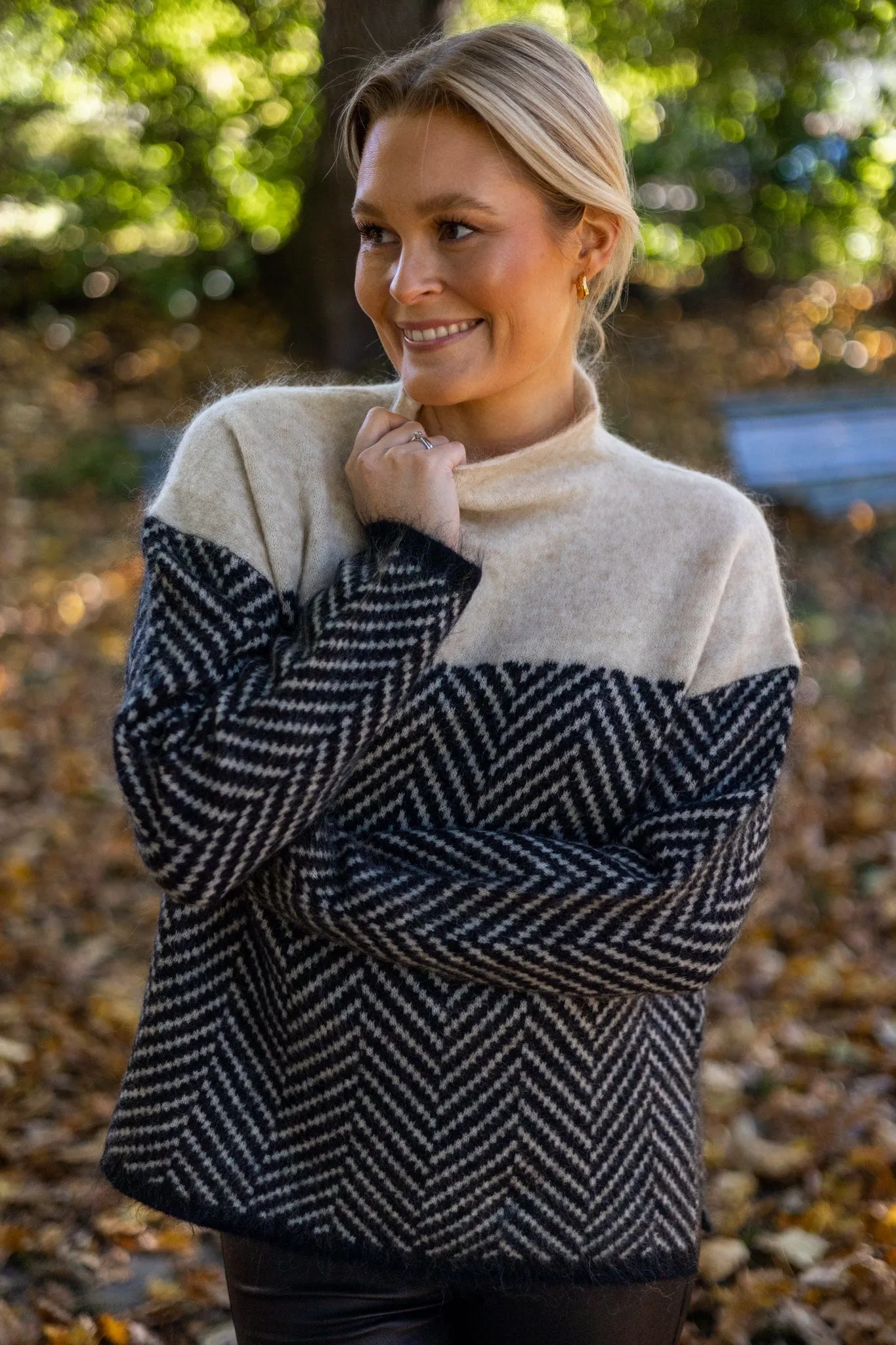 ALICE™ | Cozy Contrast Turtleneck Sweater