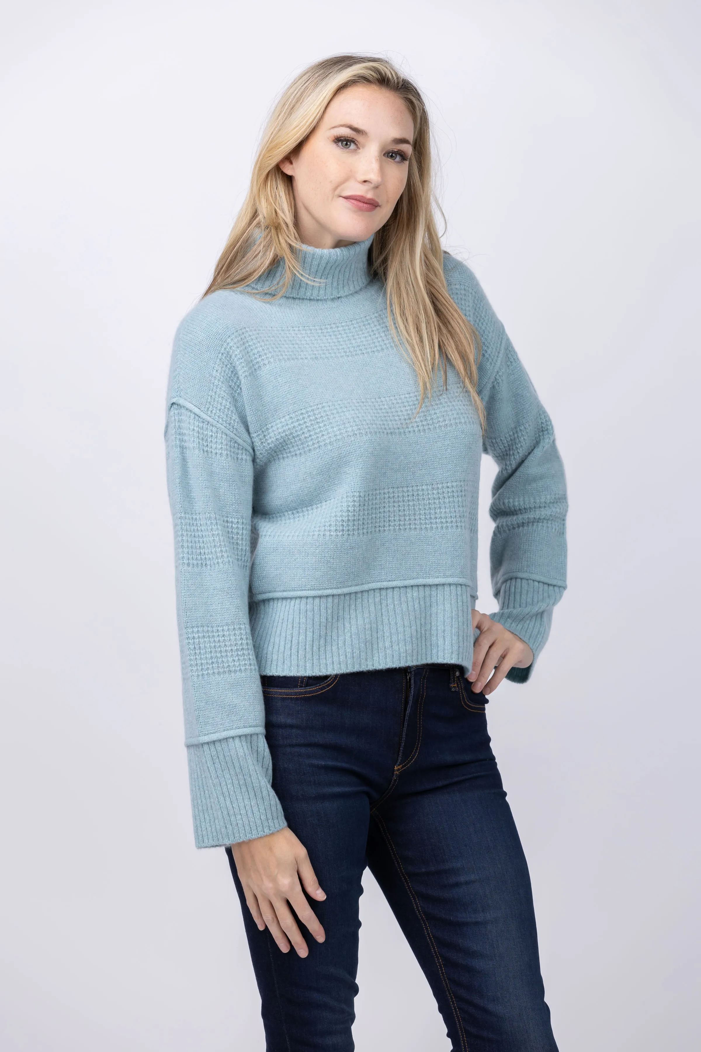 DH New York Turtleneck Sweater in Aruba