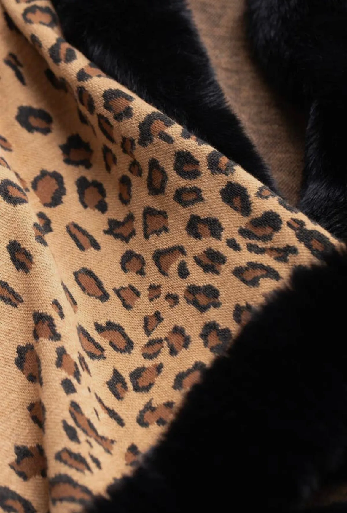 Luxury Thick Cheetah Pattern Faux Fur Cape