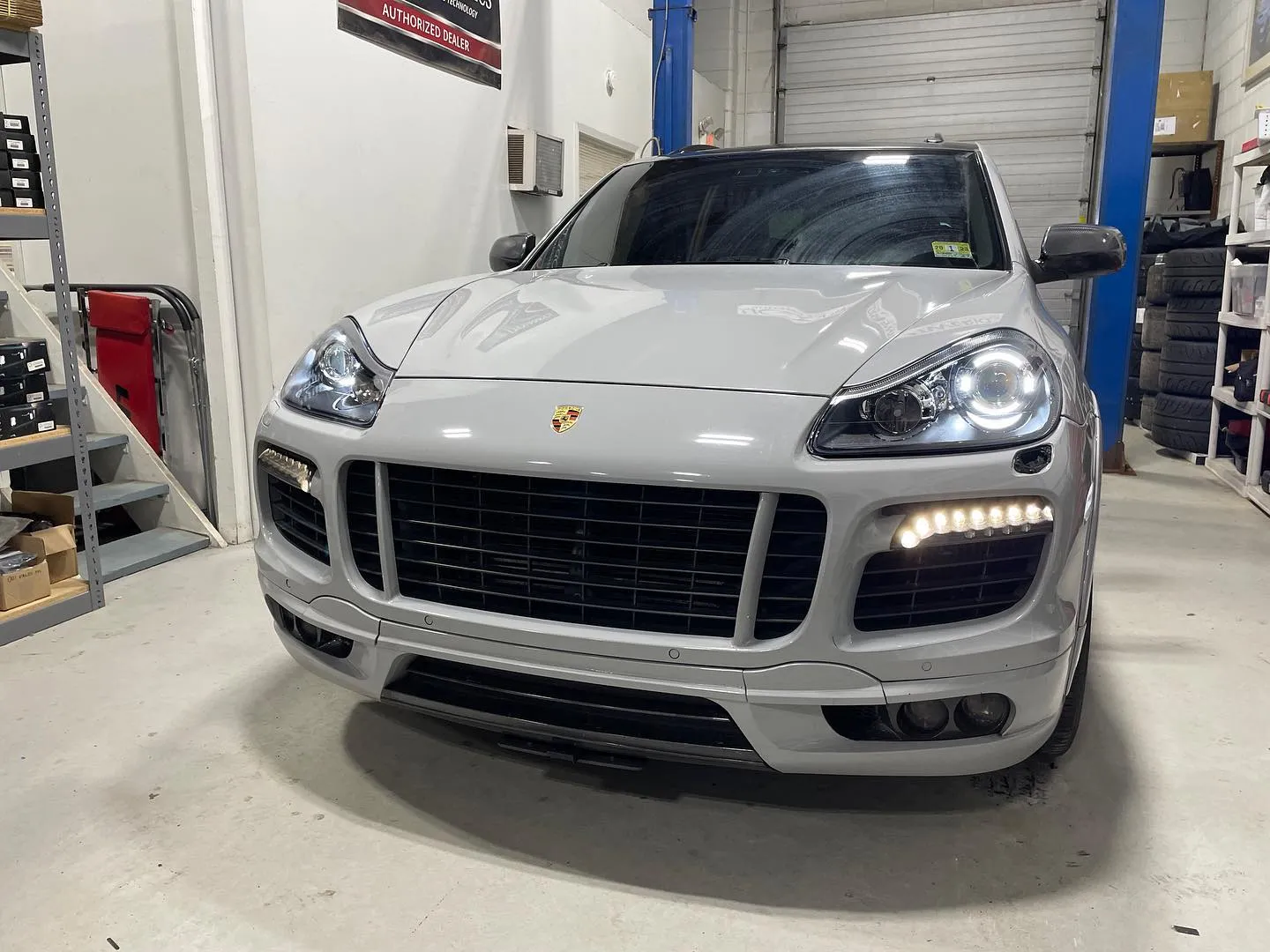 Porsche Cayenne 957 Headlight Lens Replacement Service