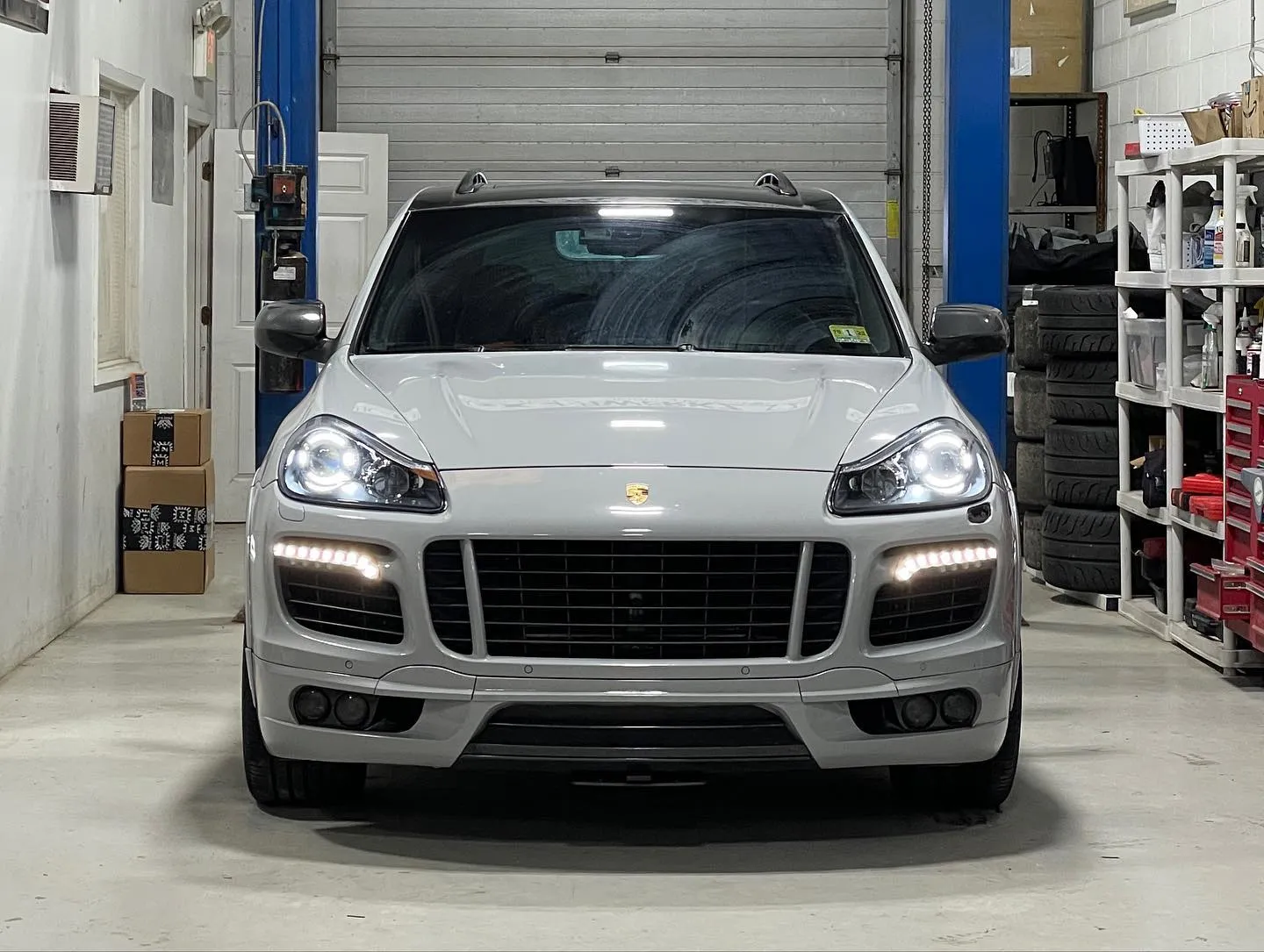 Porsche Cayenne 957 Headlight Lens Replacement Service